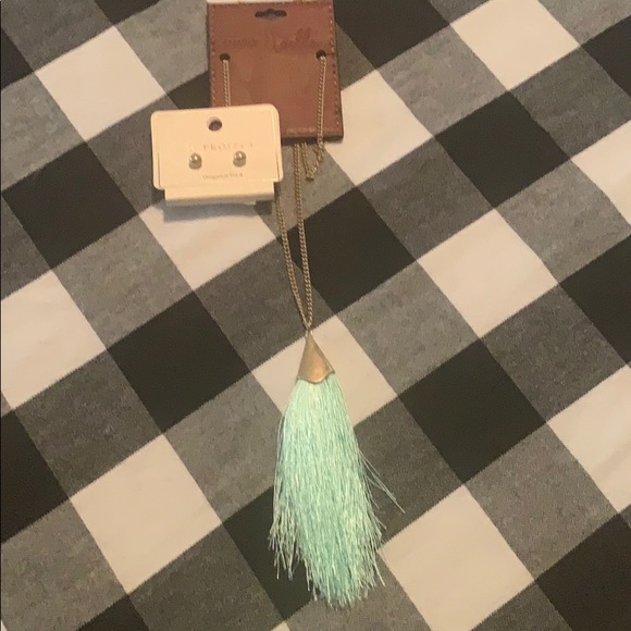 Simply Noelle Jewelry - Long necklace and matching earrings. 💙💚